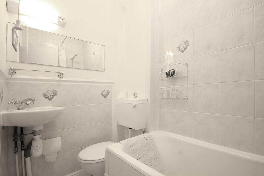 The Paragon - Guest Accommodation Скарбъро Стая снимка