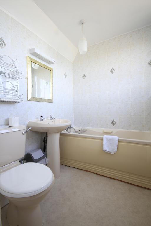 The Paragon - Guest Accommodation Скарбъро Стая снимка